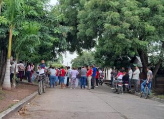 Los católicos reciben la misa en la calle debido a la restricción policial en Nicaragua