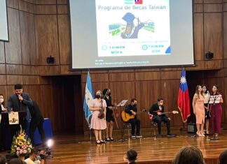 Taiwán entregó certificados de becas a 49 hondureños