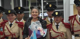 Cesia Sáenz llegó este sábado a Honduras, siendo recibida con honores y por decenas de personas