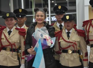Cesia Sáenz llegó este sábado a Honduras, siendo recibida con honores y por decenas de personas