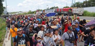Nueva caravana migrante en el sur mexicano amenaza con salir hacia EE.UU.