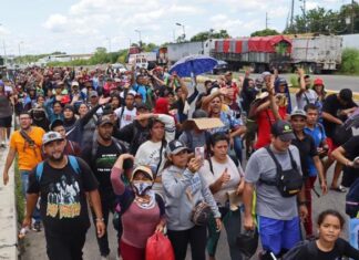 Nueva caravana migrante en el sur mexicano amenaza con salir hacia EE.UU.