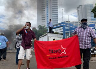 Bases de Libre protestan exigiendo trabajo y la destitución del director de Banhprovi, Edwin Araque