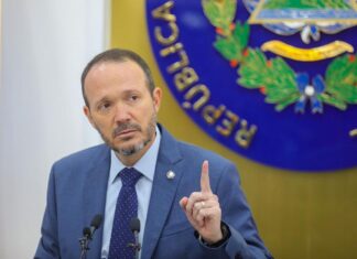 Ministro de Seguridad salvadoreño llama cobardes a organismos internacionales por «defender a terroristas y a criminales»