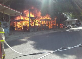 Incendio consume varias viviendas en San Pedro Sula