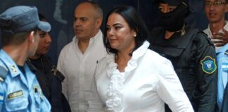 Defensa de la exprimera dama Rosa Elena Bonilla, insiste que le otorguen casa por cárcel