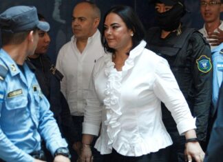 Defensa de la exprimera dama Rosa Elena Bonilla, insiste que le otorguen casa por cárcel
