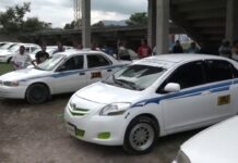 Taxistas se toman la carretera CA-5 a la altura de Siguatepeque