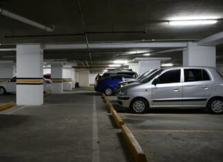 A la espera que se apruebe la ley encaminada a prohibir el cobro de parqueo en centros comerciales