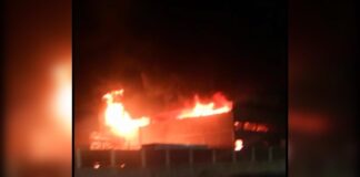 Voráz incendio consume fábrica que almacena calzado en San Pedro Sula