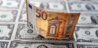 El euro volvió a caer por debajo del dólar y toca su mínimo histórico