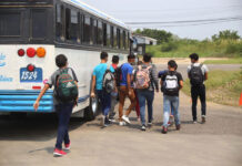 Presentan una campaña para la reinserción escolar de menores retornados en Honduras