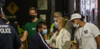 Nueva York acusa a gobernador de Texas de usar inmigrantes como «arma humana»