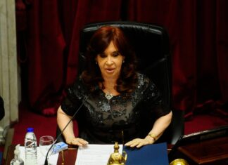 Cristina Fernández critica la falta de «garantías» en juicio por corrupción