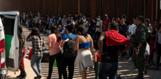 Hablan migrantes en EEUU: «Somos personas, no fichas de un juego político»