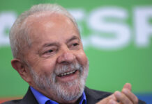 Lula sube al 48 % en la intención de votos a tres días de las elecciones en Brasil