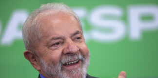 Lula sube al 48 % en la intención de votos a tres días de las elecciones en Brasil