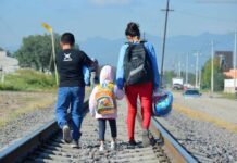 EE. UU. y grupos de derechos acuerdan protecciones a adolescentes migrantes