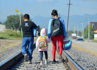 EE. UU. y grupos de derechos acuerdan protecciones a adolescentes migrantes