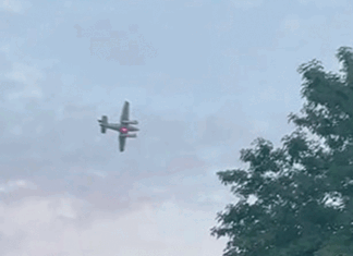 Detienen a hombre que amenazó chocar una aeronave contra un centro comercial en EEUU