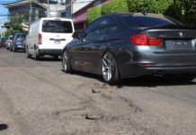 Capitalinos salen de nuevo a las calles a tapar baches ante la poca o nula respuesta de la AMDC