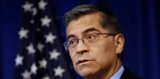 El secretario de Salud de EE. UU. asegura que el país no ha superado la pandemia