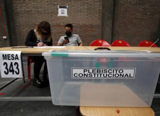 Abren en Chile los centros de votación para el plebiscito sobre la nueva Constitución