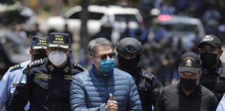 La renuncia de algunos abogados del equipo de defensa legal complican al expresidente Juan Orlando Hernández