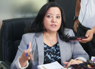 La ATIC ejecuta allanamientos contra una red de corrupción en Salud, que involucra a la exministra Yolani Batres