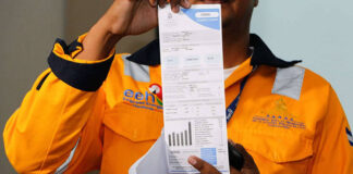 ¡Bárbaros! Empresa Energía Honduras manda a repartir facturas energéticas a la zona de desastre de la colonia Guillén
