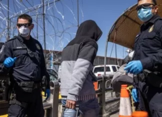 Los cruces de migrantes en la frontera de EE.UU. caen un 50 % tras el fin del Título 42
