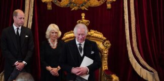 Carlos III es proclamado oficialmente nuevo rey en sucesión de Isabel II