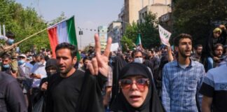 Universidades de Teherán suspenden clases presenciales en medio de protestas