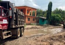 En zozobra pobladores de La Lima ante ruptura del bordo del canal San Carlos