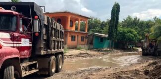 En zozobra pobladores de La Lima ante ruptura del bordo del canal San Carlos