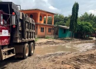 En zozobra pobladores de La Lima ante ruptura del bordo del canal San Carlos