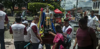 Policía nicaragüense prohíbe celebración católica