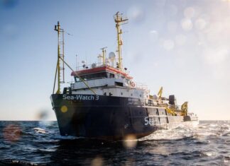 El Sea Watch con 428 migrantes declara estado de necesidad y urge un puerto