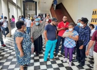 Trabajadores sanitarios denuncian seis meses sin salario en Honduras