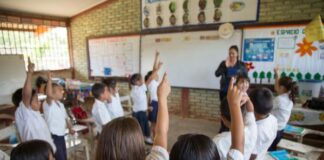 Viceministro de Educación anuncia que el presupuesto aumenta a L. 216 millones para el gremio y que contratarán 1,500 docentes