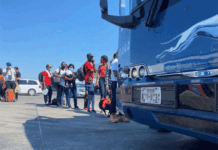 Texas y Florida doblan pulso migratorio a Biden mediante envío de migrantes