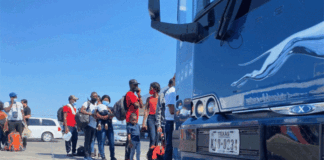 Texas y Florida doblan pulso migratorio a Biden mediante envío de migrantes