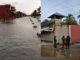 Unos 770 privados de libertad son evacuados del centro penal de El Progreso ante riesgo de inundaciones