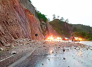 Piden precaución a conductores ante derrumbes en la carretera CA-4