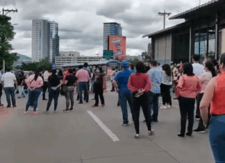 Empleados de Hondutel protestan exigiendo el pago de salarios atrasados