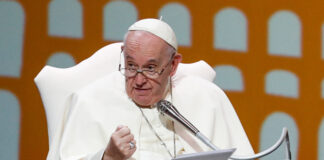 El papa Francisco pide que los migrantes puedan vivir en paz y con dignidad