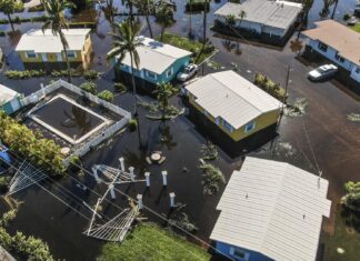 Florida cuenta los daños tras devastación y las Carolinas se alistan para Ian