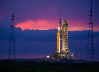 La NASA retrasa de nuevo el lanzamiento de Artemis I por tormenta tropical