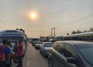 Pobladores se toman la carretera a occidente reclamando por mal servicio de energía eléctrica