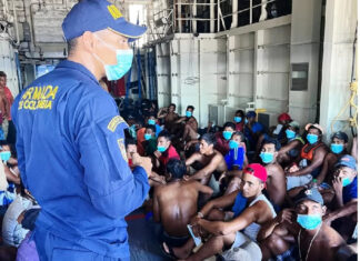 Armada de Colombia decomisa una embarcación con la bandera de Honduras y 99 tripulantes por pesca ilegal